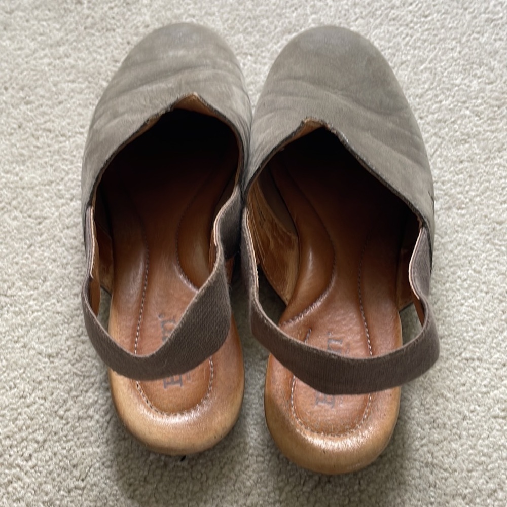 Born gray leather slip on’s F42822 - Picture 2 of 4